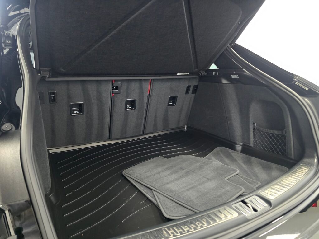 Certified 2024 Porsche Macan image 24