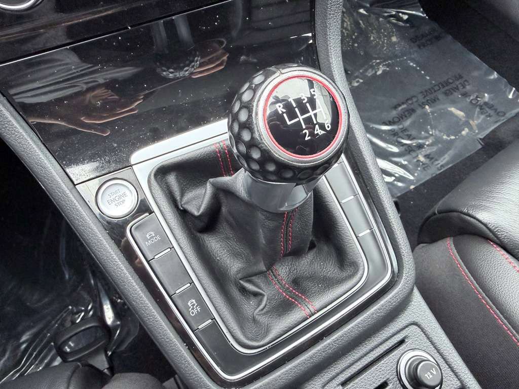 Used 2021 Volkswagen GTI SE FWD image 40