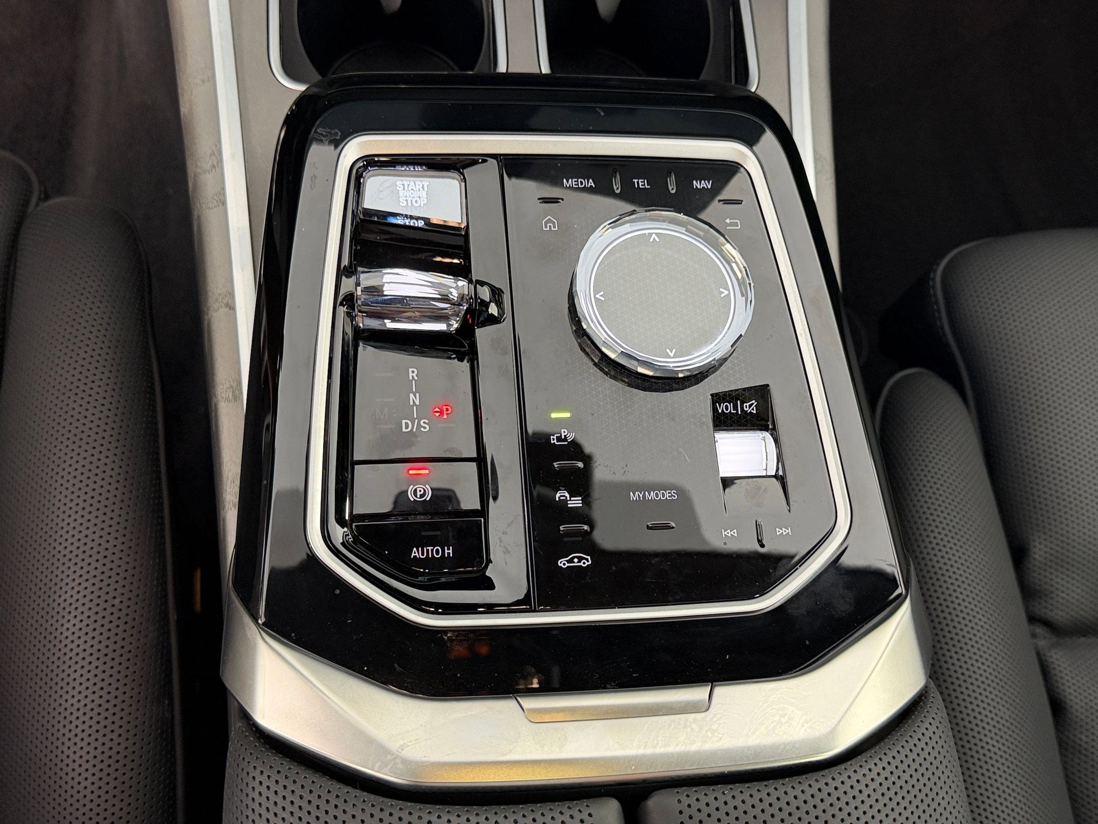 Certified 2024 BMW 760i xDrive w/ Executive Package AWD/4WD image 27