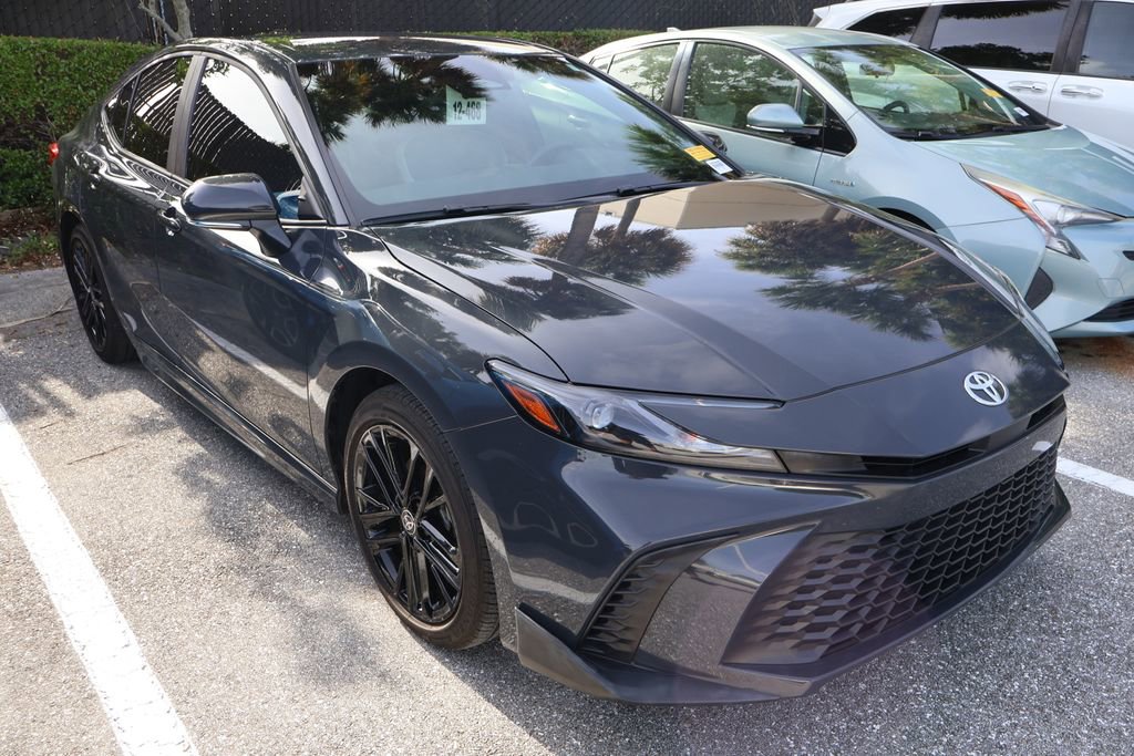 Used 2025 Toyota Camry SE FWD image 6