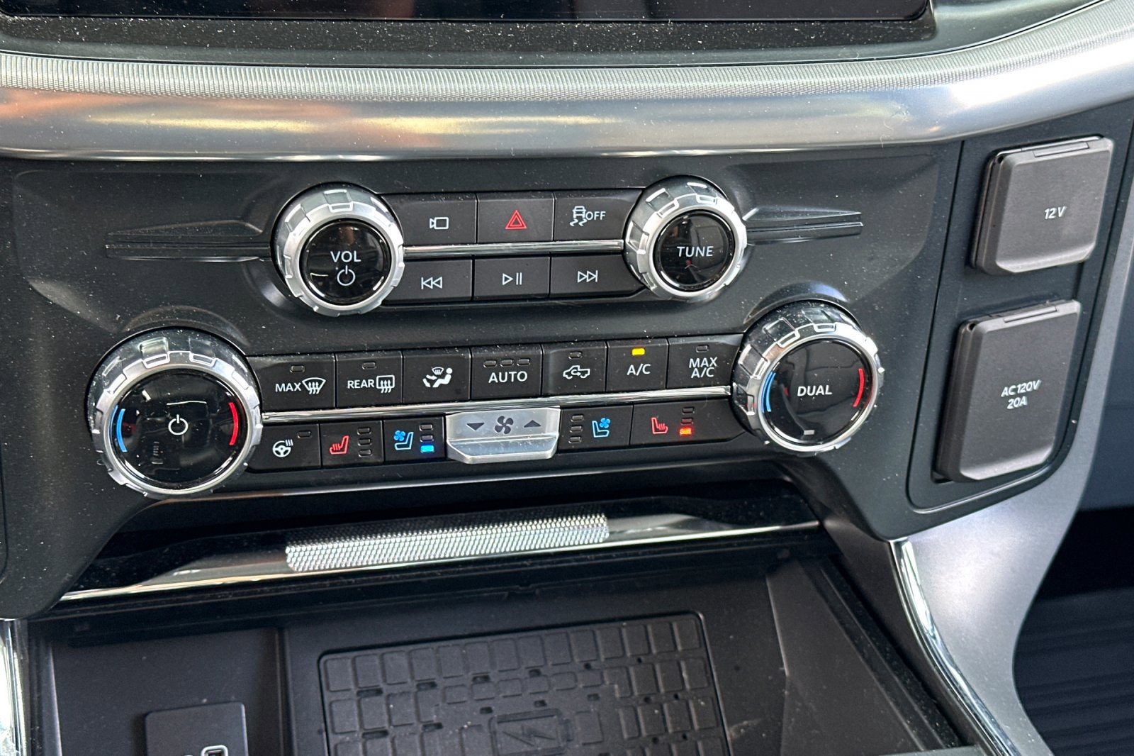 Used 2025 Ford F150 Lariat w/ Equipment Group 501A Mid image 18