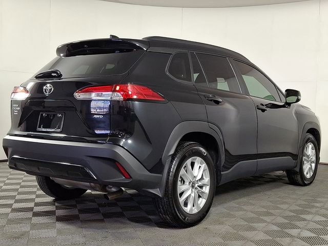 Used 2024 Toyota Corolla Cross LE image 9
