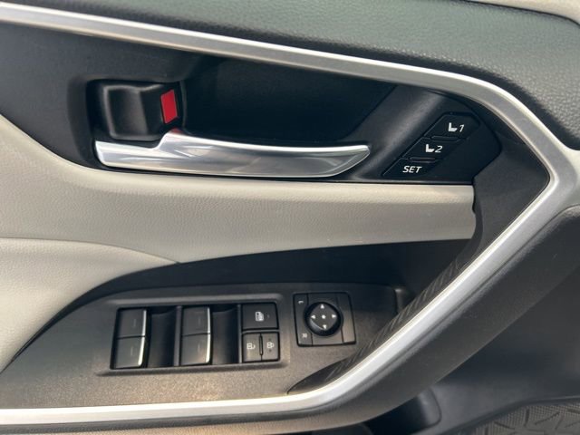 Used 2022 Toyota RAV4 XLE Premium AWD/4WD image 9