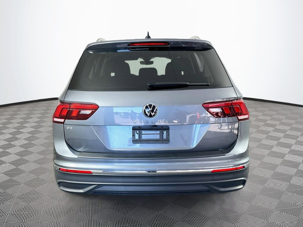 Used 2023 Volkswagen Tiguan SE w/ Panoramic Sunroof Package FWD image 9