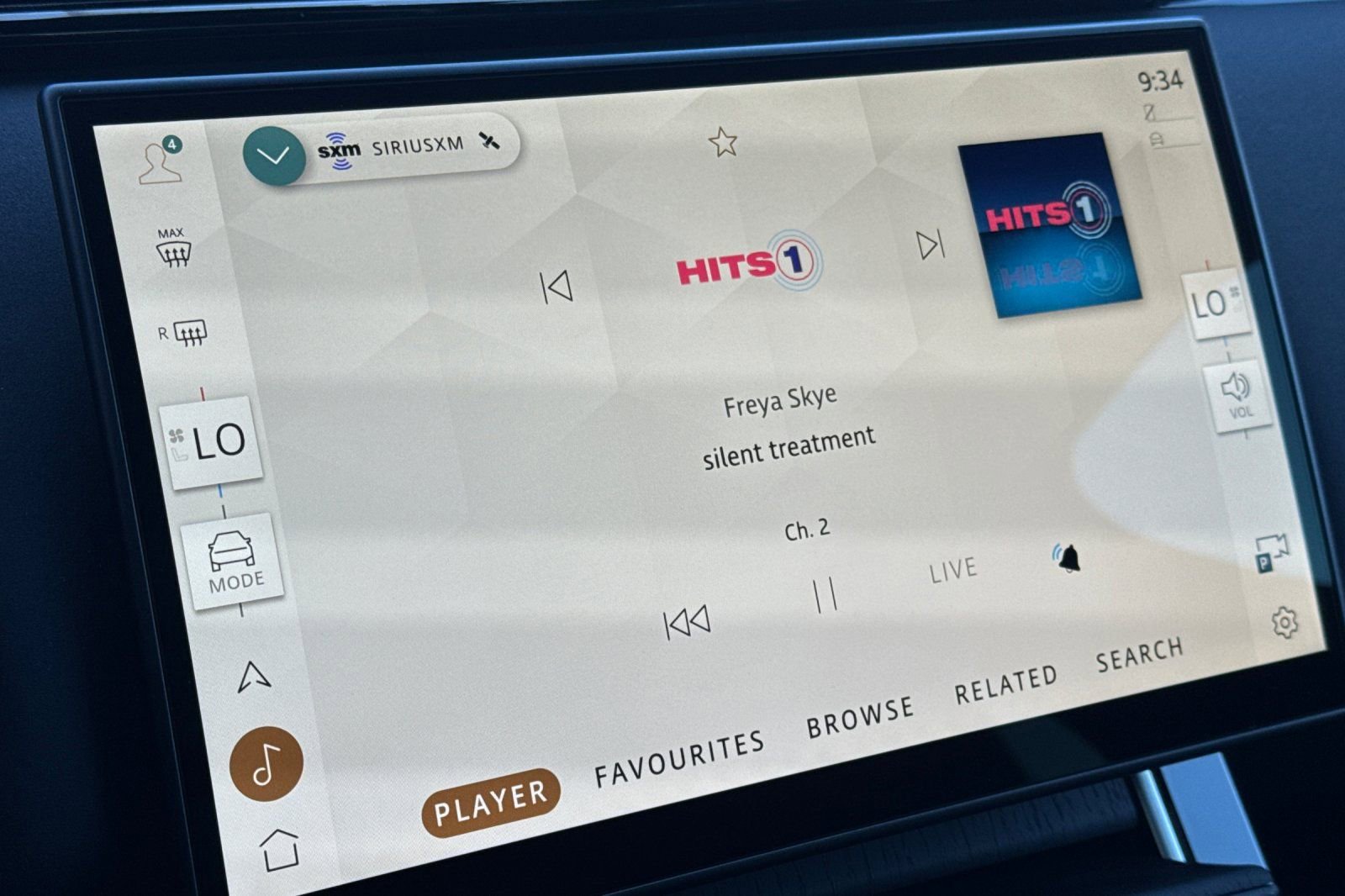 Certified 2025 Land Rover Range Rover Velar Dynamic SE image 21