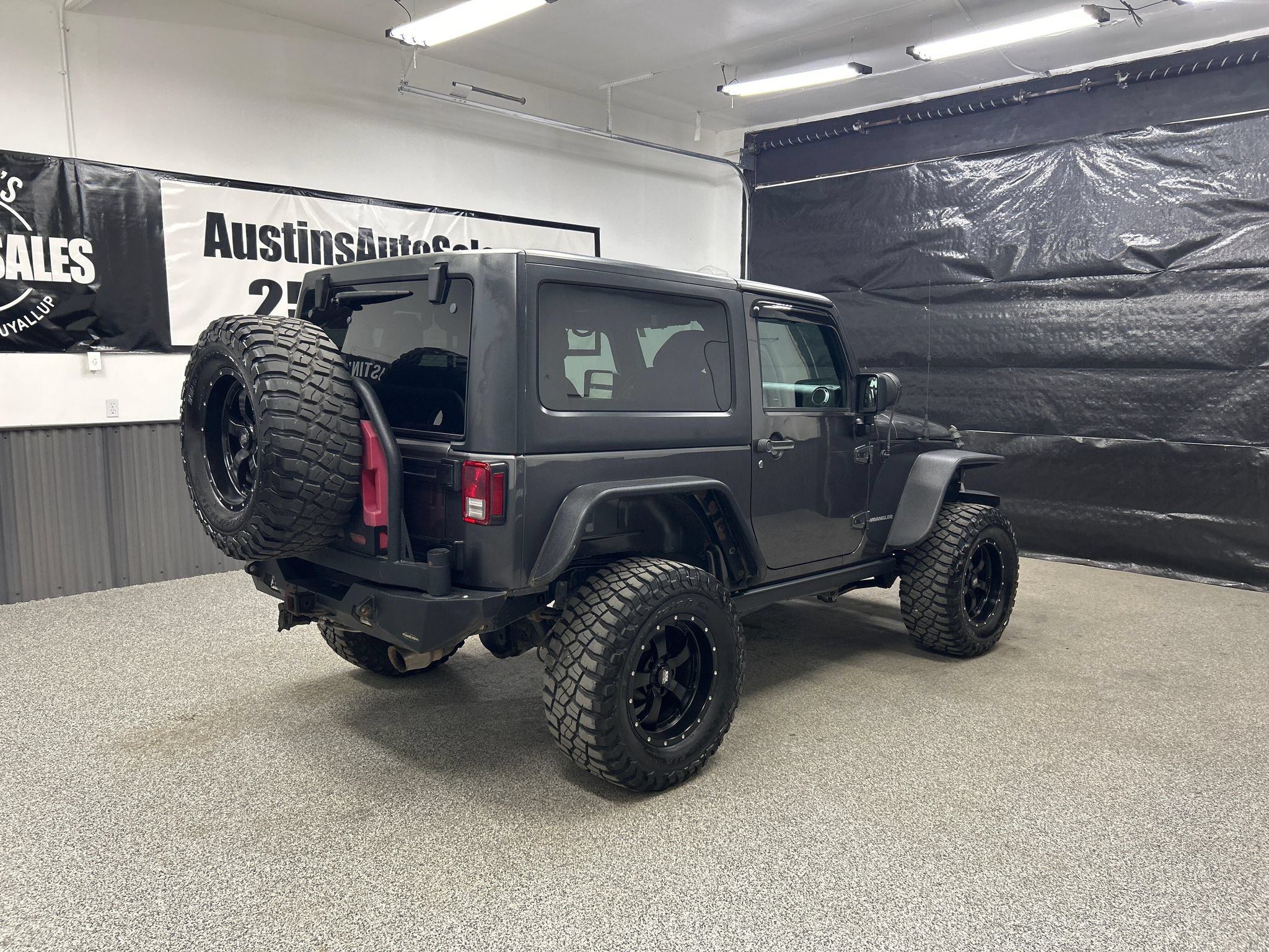 Used 2017 Jeep Wrangler Rubicon w/ Power Convenience Group AWD/4WD image 6