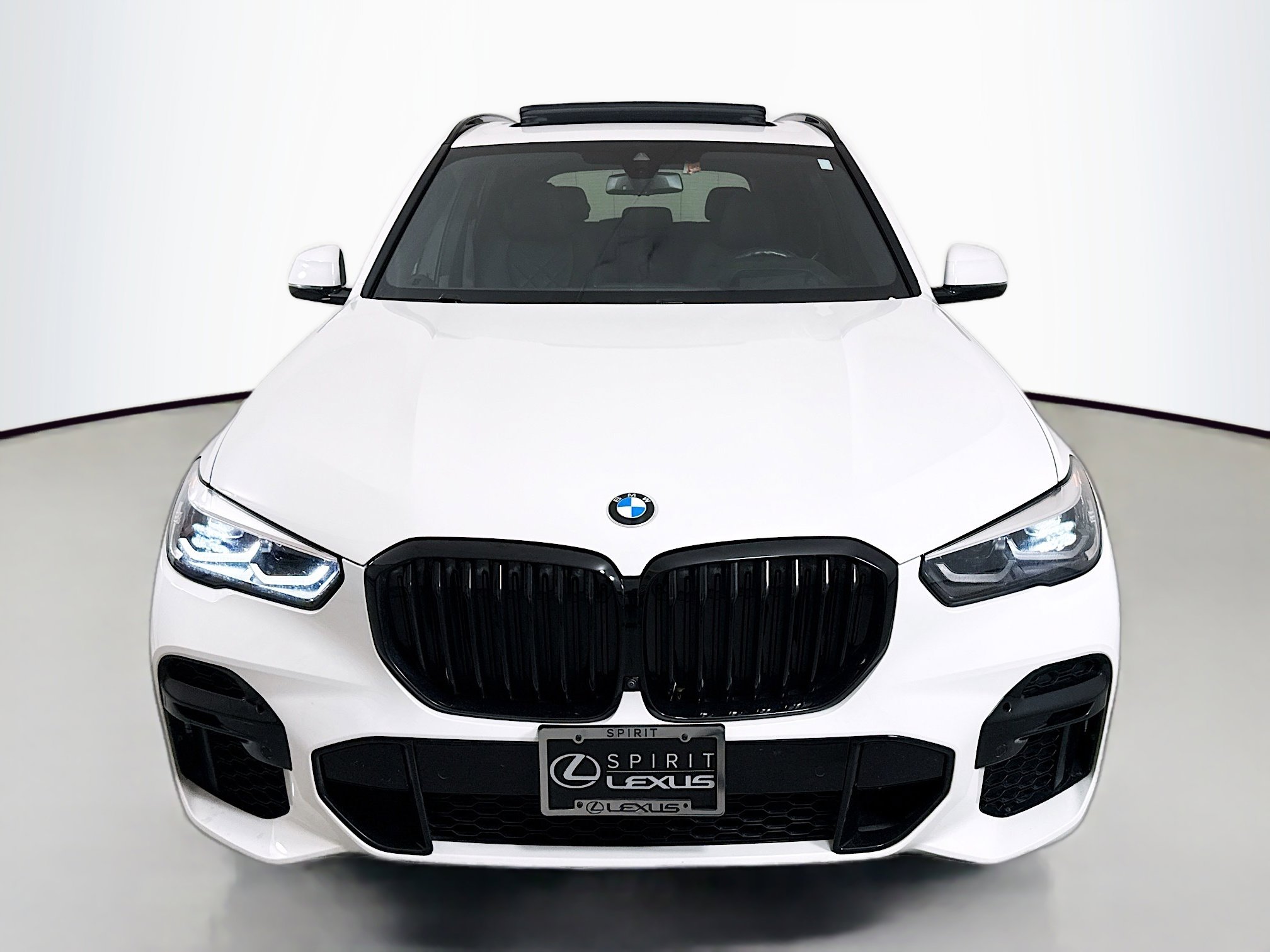 Used 2023 BMW X5 xDrive40i w/ M Sport Package image 2