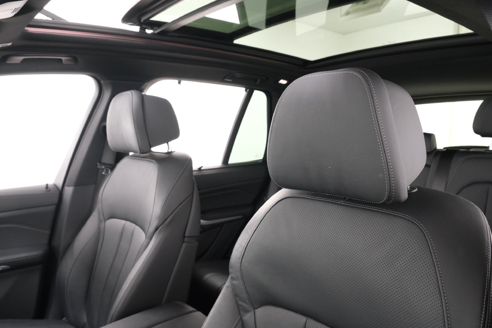 Used 2020 BMW X5 xDrive40i w/ Premium Package AWD/4WD image 29