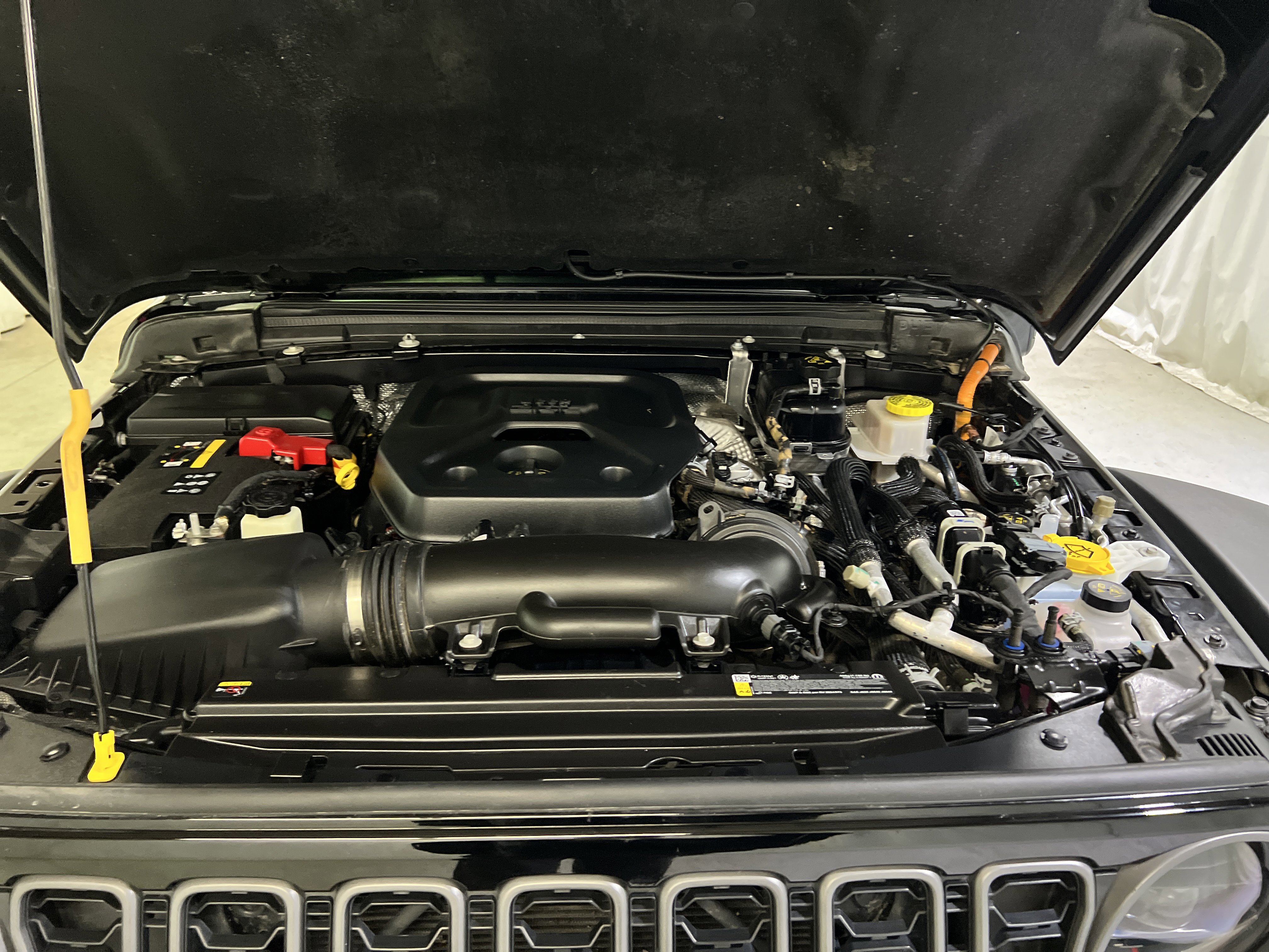 Used 2025 Jeep Wrangler Unlimited Rubicon 4xe w/ Convenience Group image 15