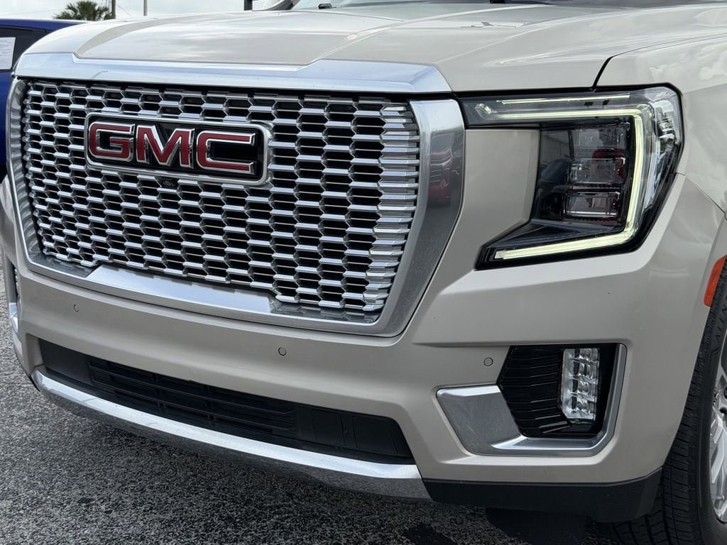Used 2021 GMC Yukon XL Denali w/ Denali Premium Package RWD image 10