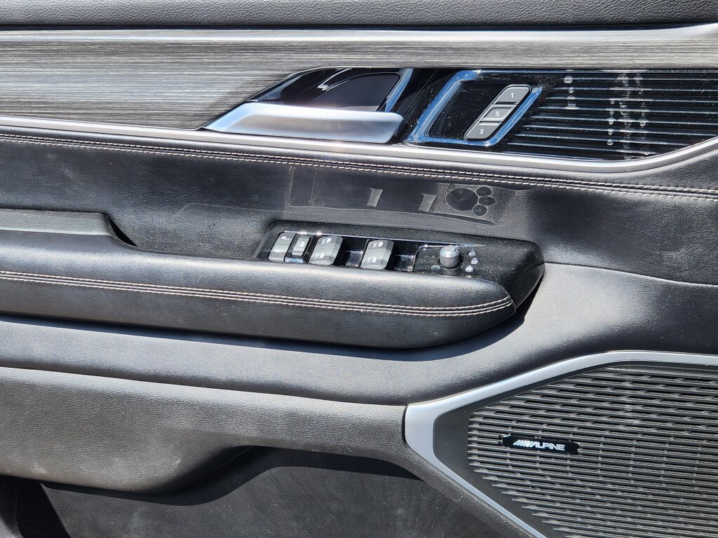 Used 2024 Jeep Wagoneer Series II w/ Flexible Seating Group image 7