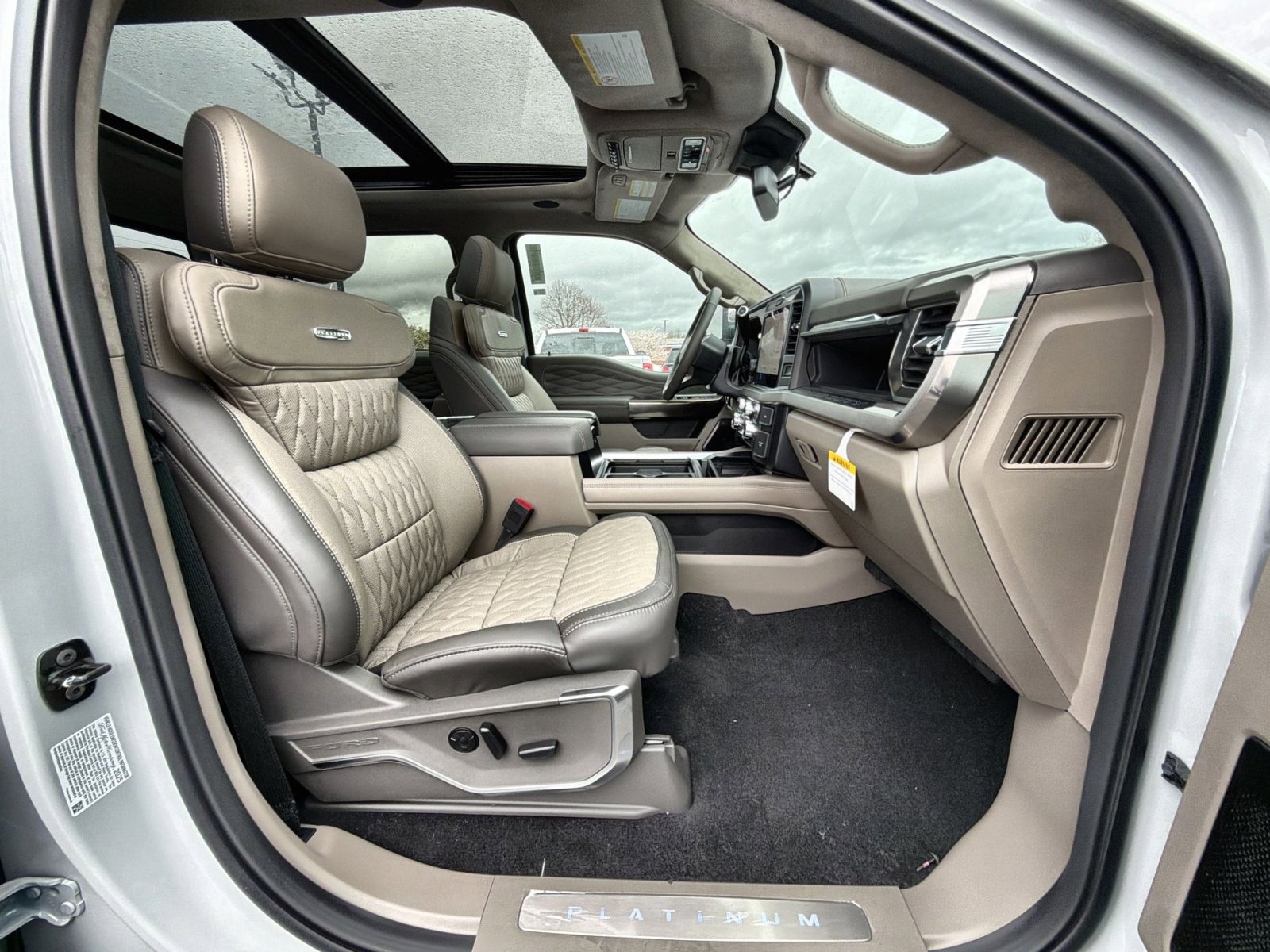 New 2026 Ford F450 Platinum w/ Platinum Plus Package image 28