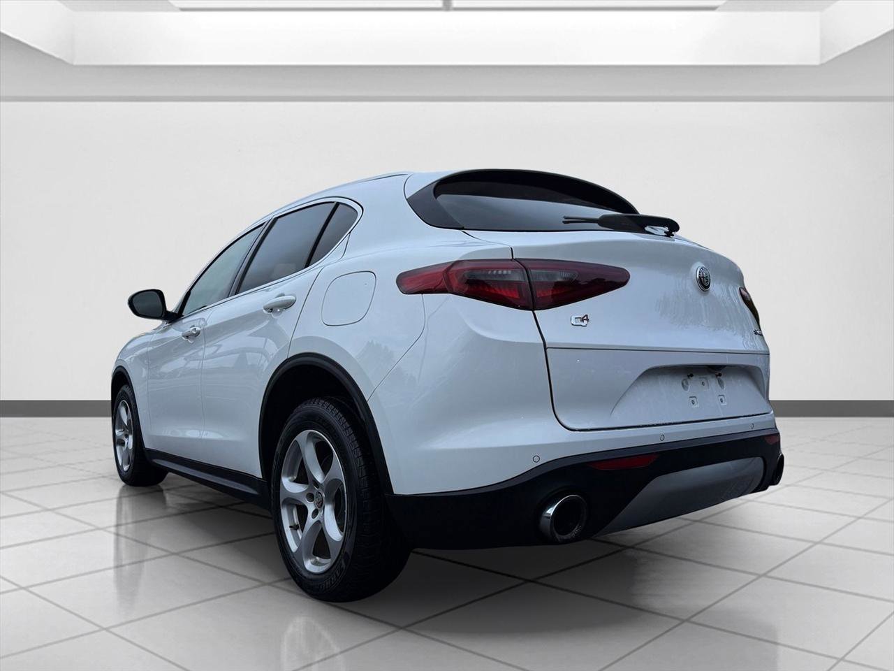 Used 2019 Alfa Romeo Stelvio AWD image 3