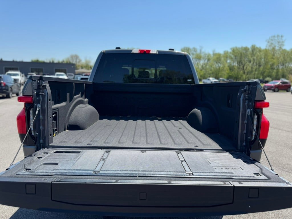 New 2023 Ford F150 Lightning Lariat AWD/4WD image 32
