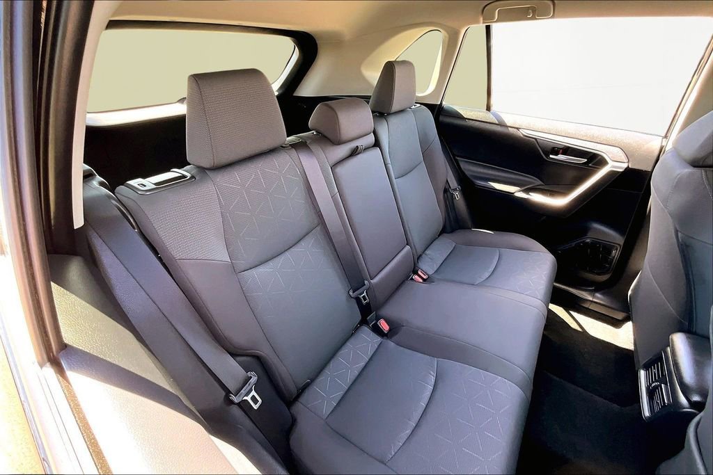 Used 2025 Toyota RAV4 XLE AWD/4WD image 27
