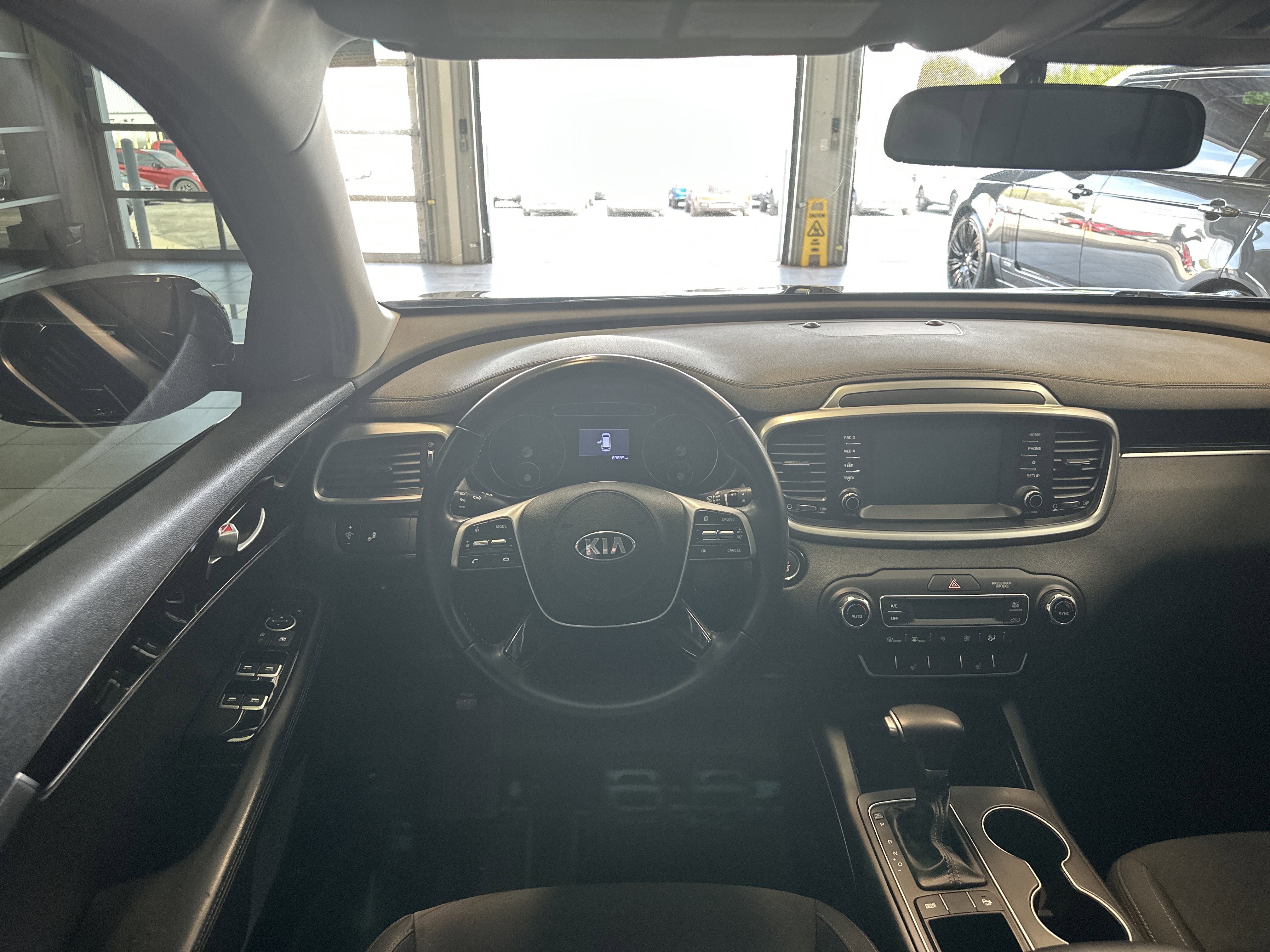 Used 2020 Kia Sorento S image 2