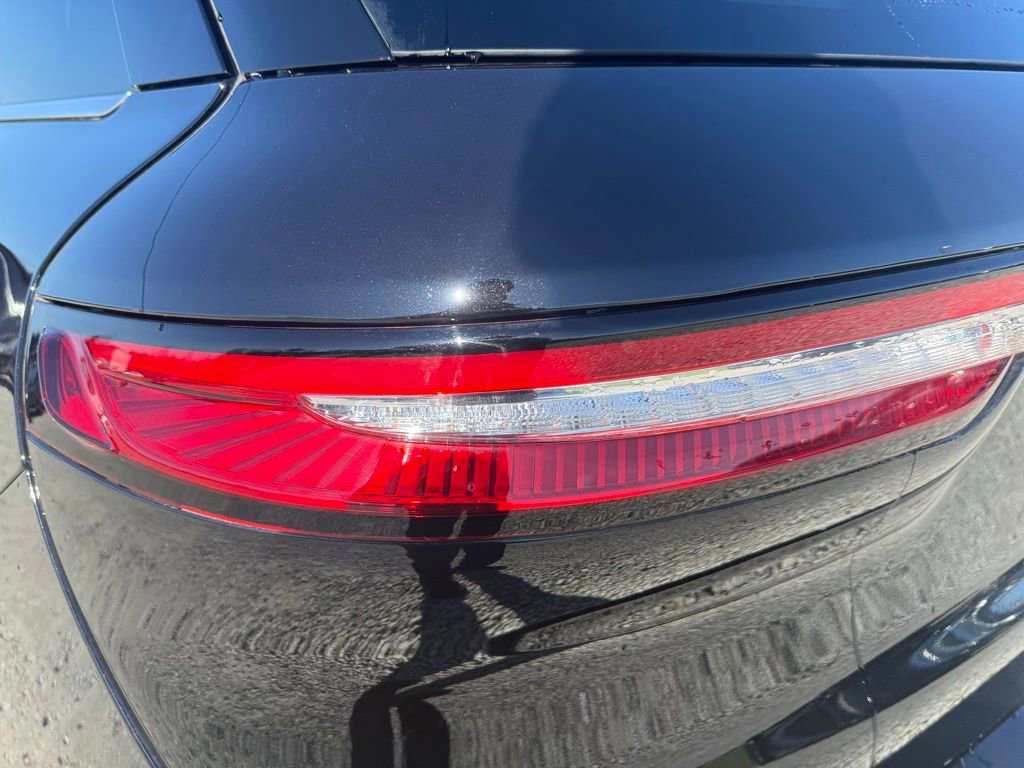 Used 2023 Lincoln Corsair Reserve w/ Equipment Group 201A image 10