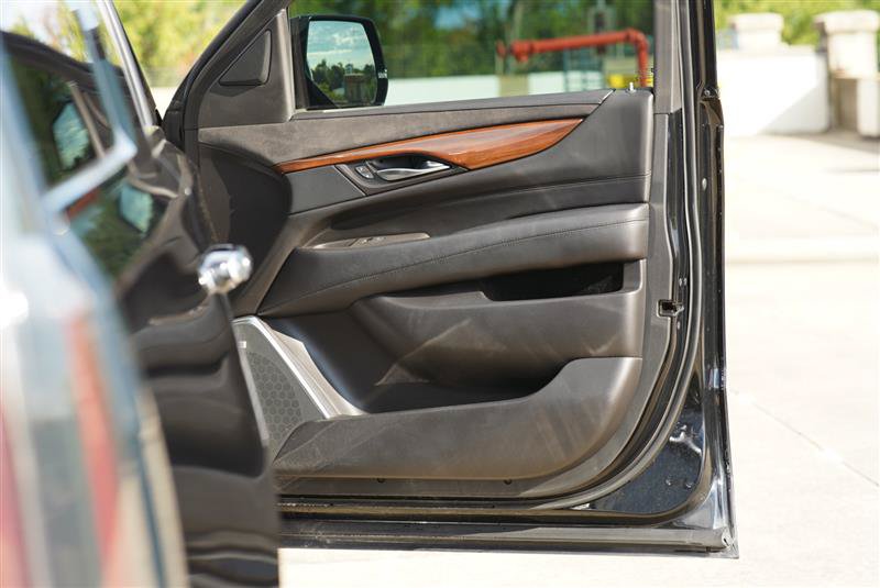 Used 2017 Cadillac Escalade Luxury AWD/4WD image 75