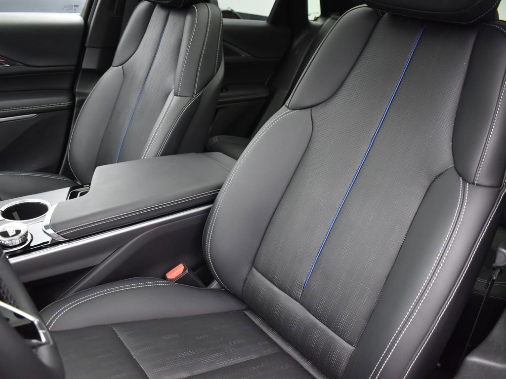 Certified 2024 Cadillac Lyriq Luxury w/ LPO, Floor Liner Package image 13