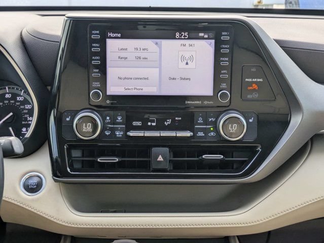 Used 2021 Toyota Highlander XLE AWD/4WD image 18