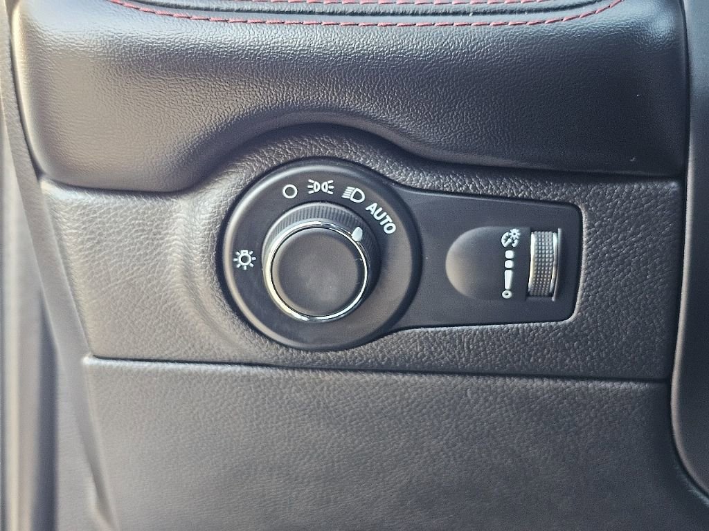 Used 2025 Dodge Durango GT image 28