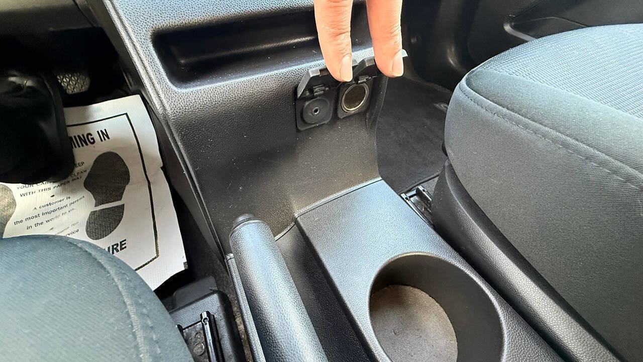 Used 2010 MAZDA MAZDA5 Sport w/ Popular Equipment Pkg image 16