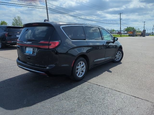 Used 2024 Chrysler Pacifica Touring-L FWD image 28