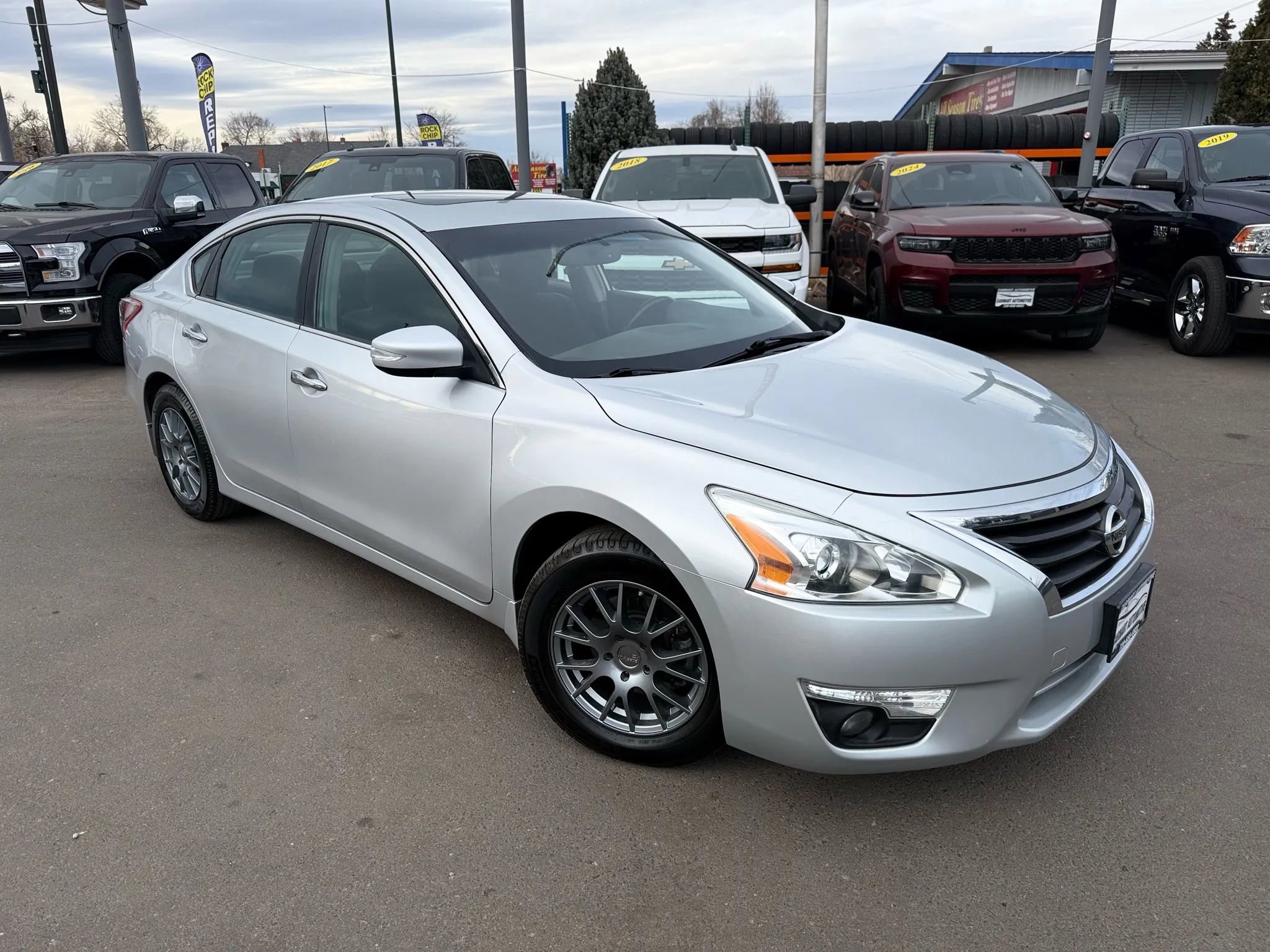 Used 2013 Nissan Altima 3.5 SV w/ Navigation Pkg image 3