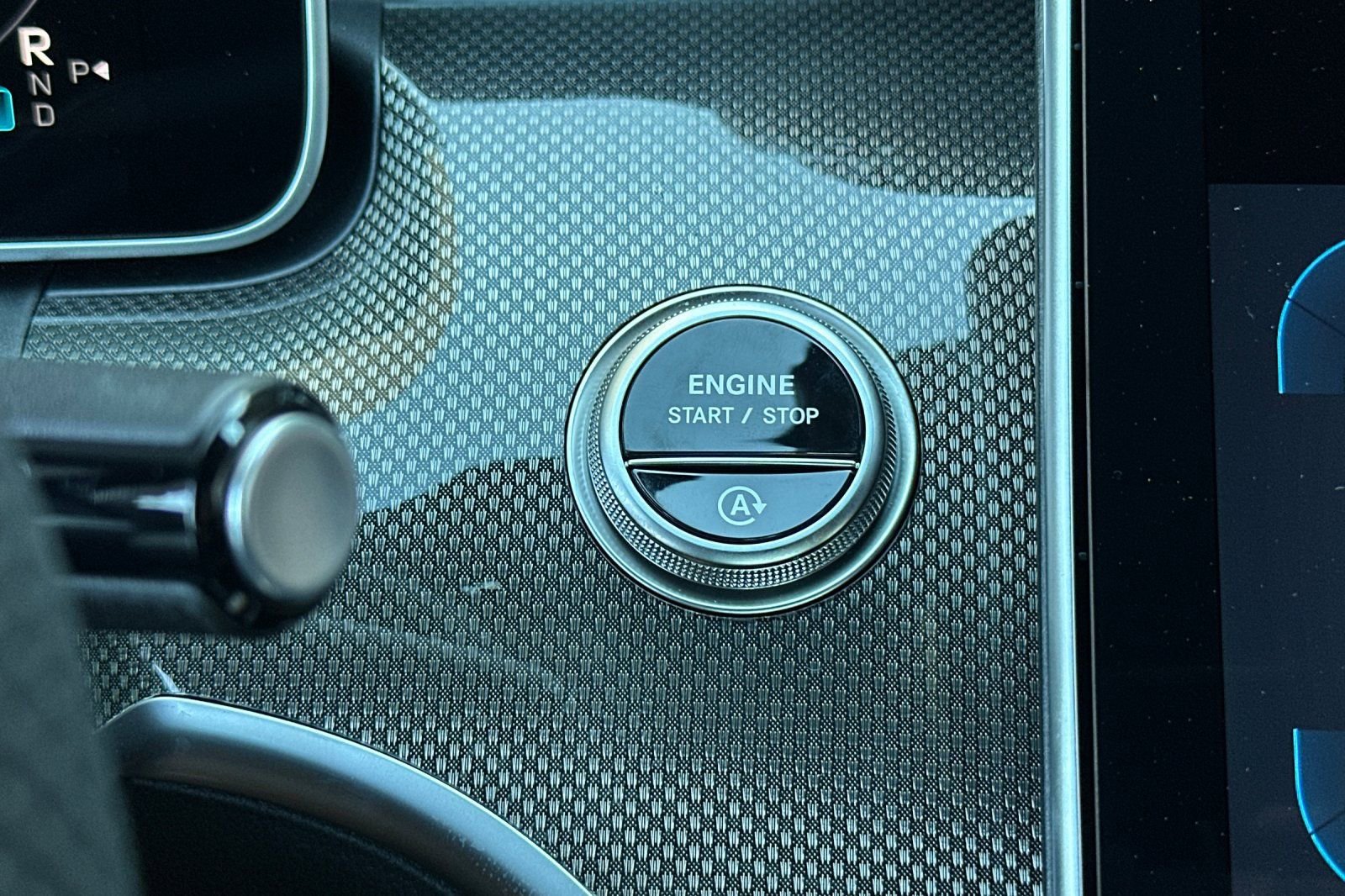 New 2025 Mercedes-Benz C 300 4MATIC Sedan image 19