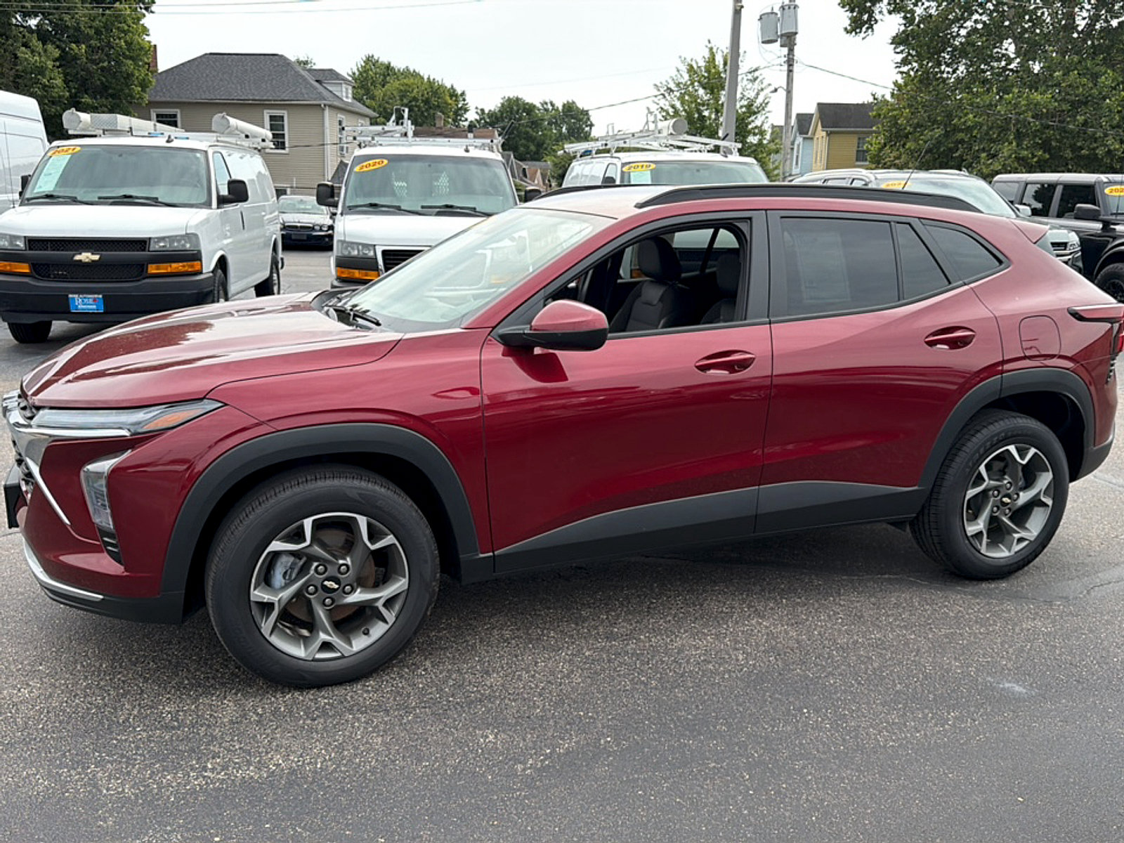 Used 2025 Chevrolet Trax LT FWD image 4