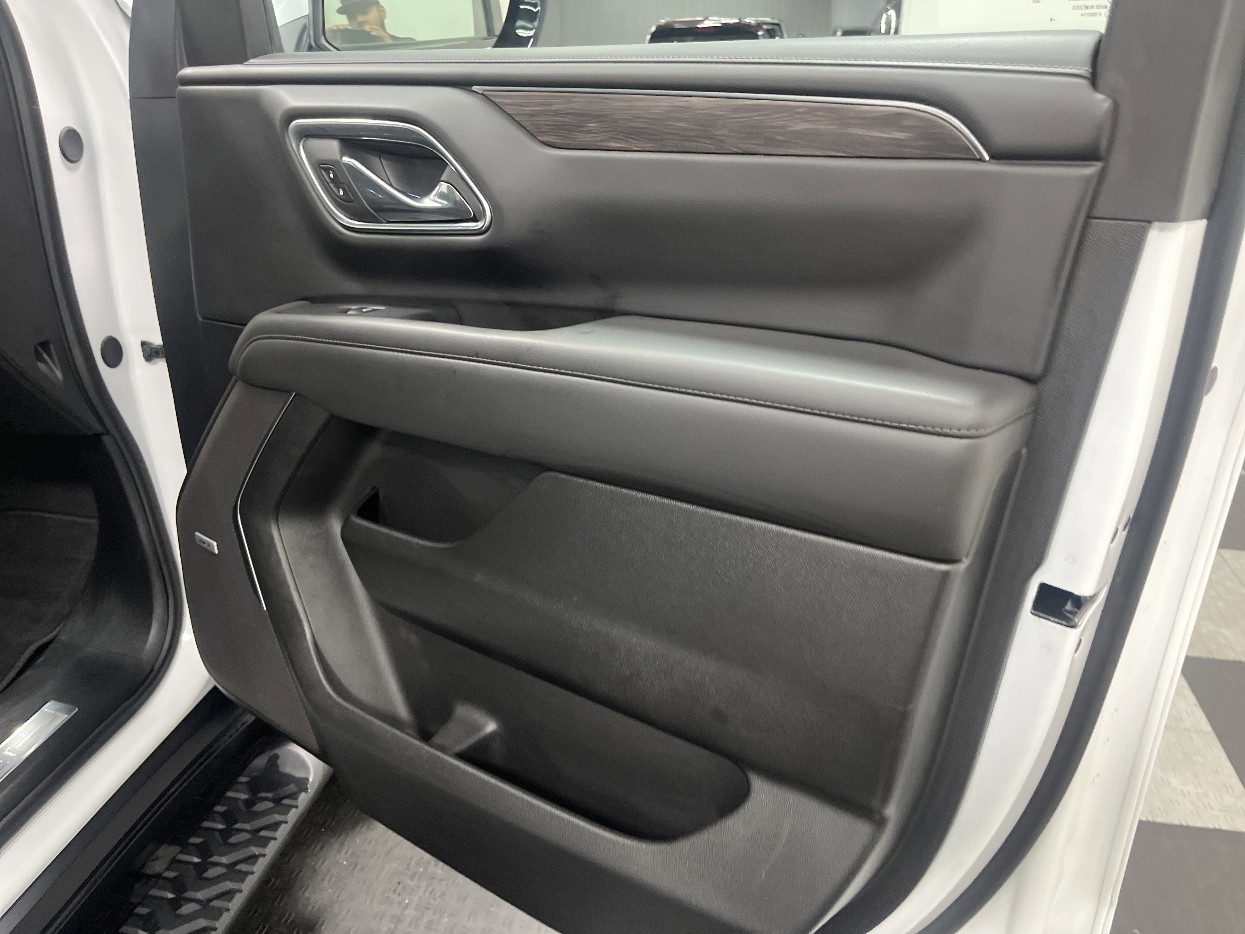 Used 2024 Chevrolet Suburban Z71 w/ Luxury Package image 25