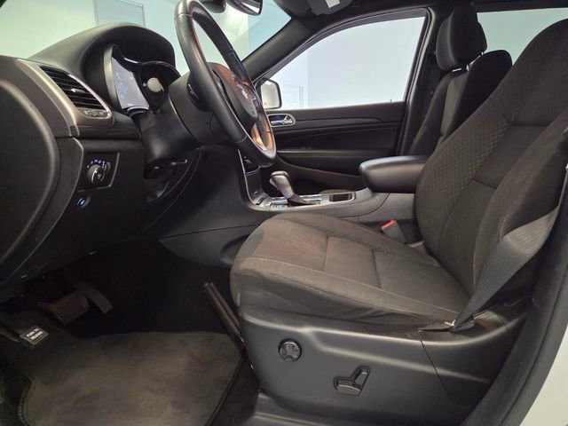 Used 2020 Jeep Grand Cherokee Laredo w/ 18" Wheel & 8.4" Radio Group image 11