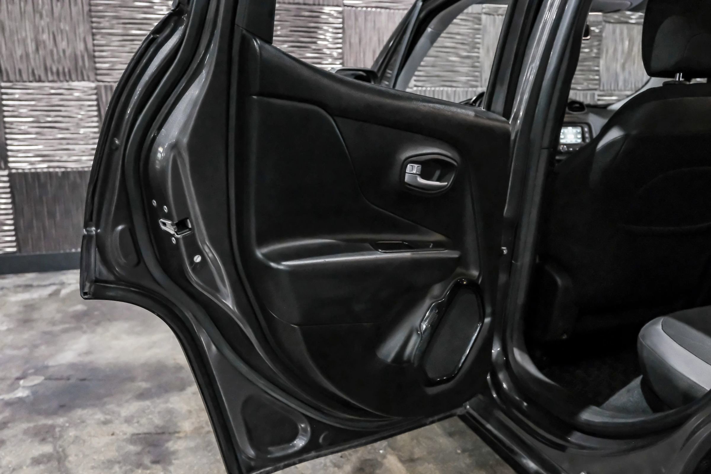 Used 2017 Jeep Renegade Altitude AWD/4WD image 41