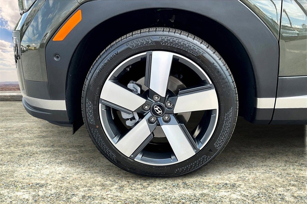 Used 2025 Hyundai Santa Fe Limited image 34