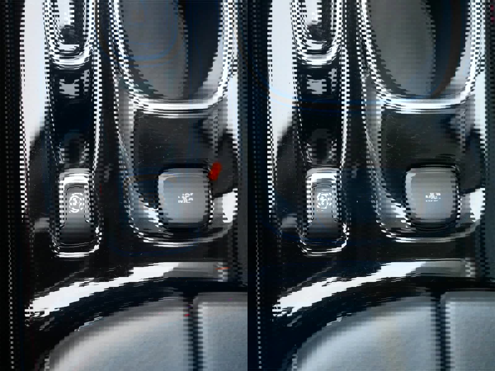 Used 2023 Buick Envision Essence w/ Sport Touring Package image 17