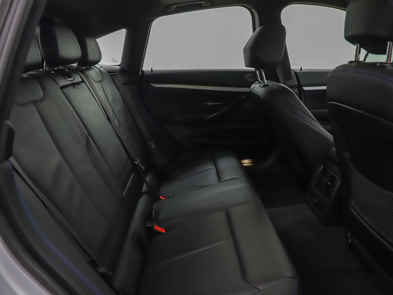 Used 2019 BMW 330i Gran Turismo xDrive w/ M Sport Package image 12