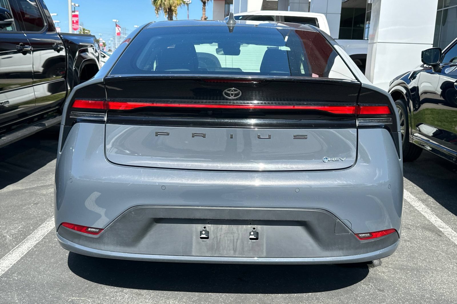 Used 2025 Toyota Prius LE FWD image 6