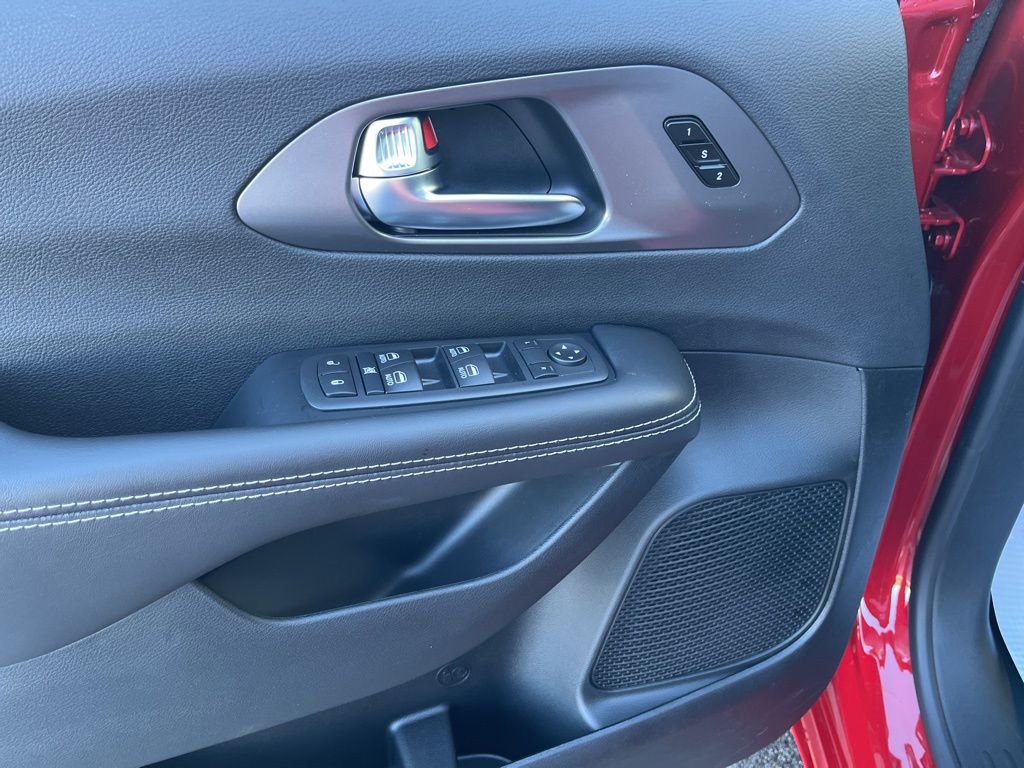 New 2026 Chrysler Pacifica Select w/ S Appearance Package image 14