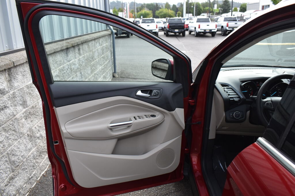 Used 2019 Ford Escape Titanium AWD/4WD image 17