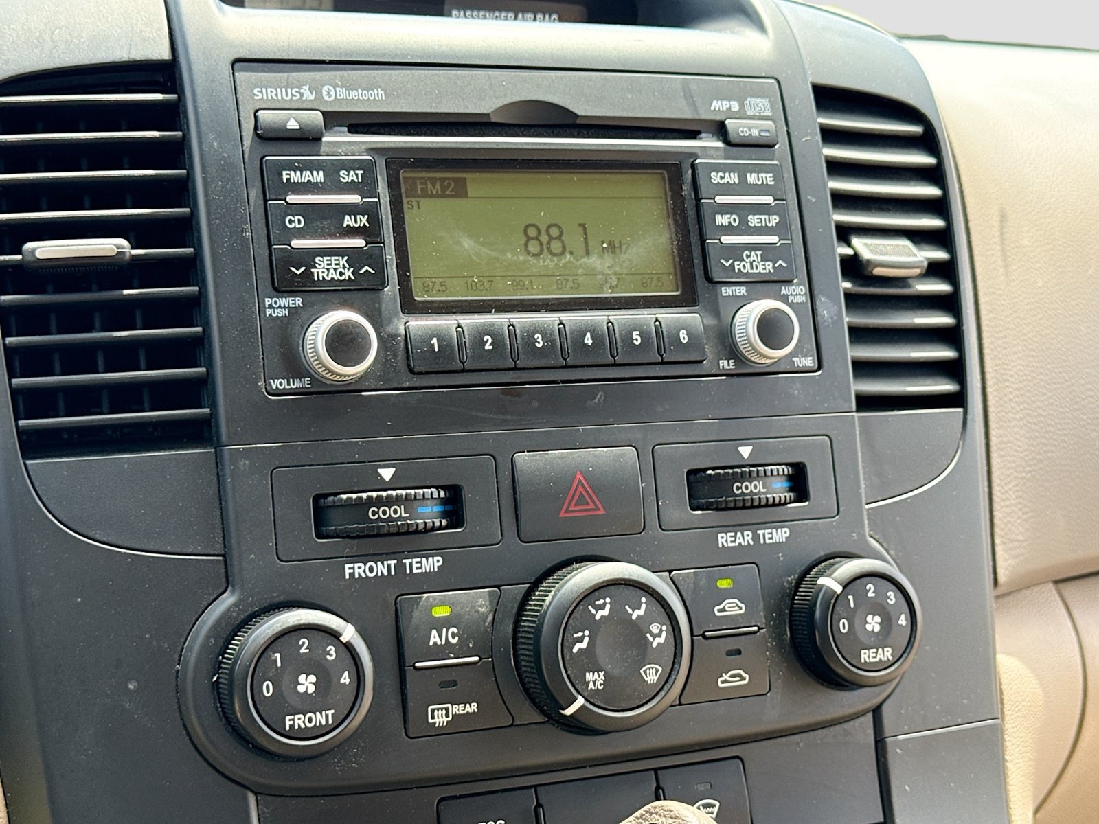 Used 2012 Kia Sedona LX FWD image 10