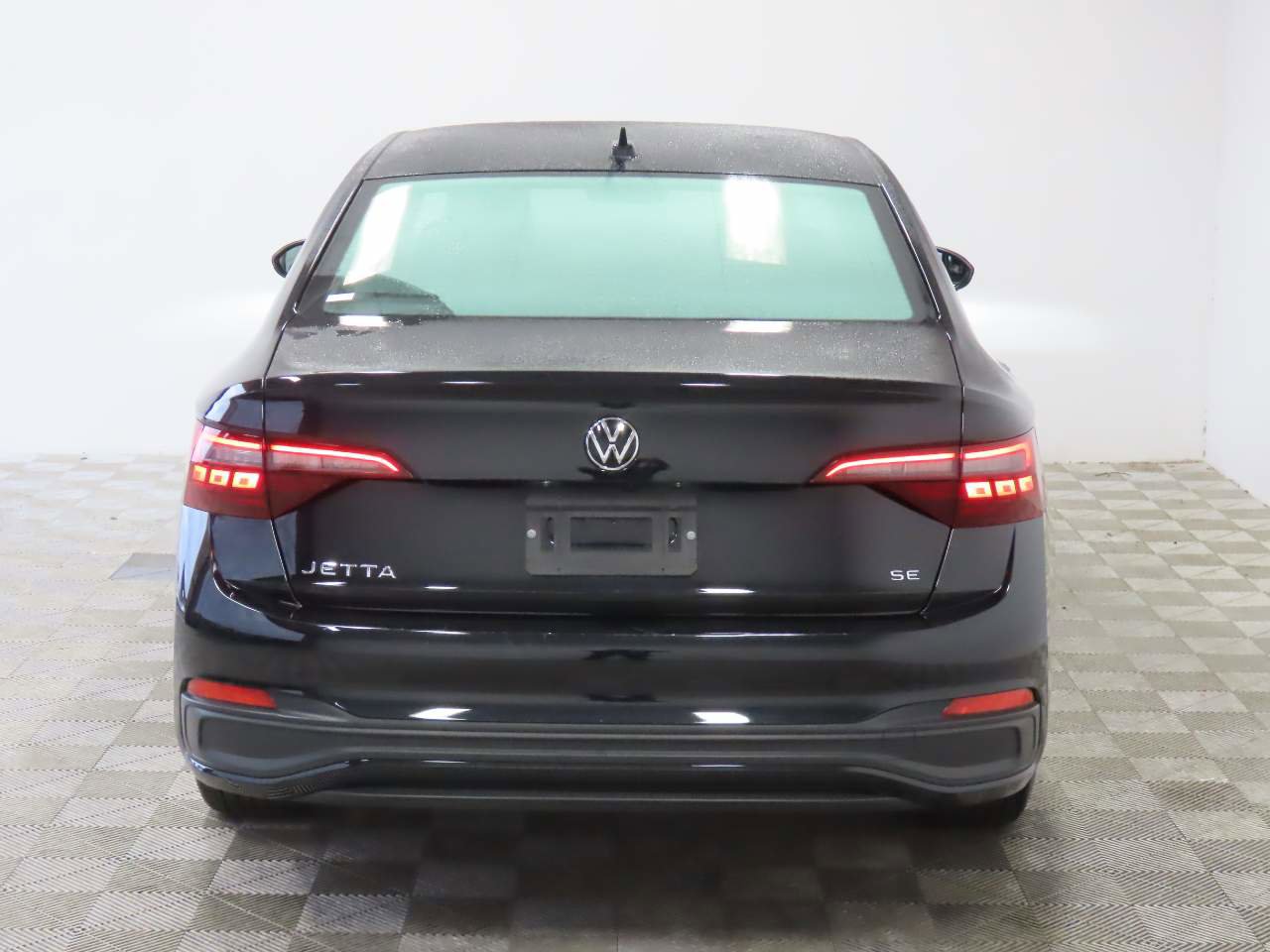 Certified 2024 Volkswagen Jetta SE image 4