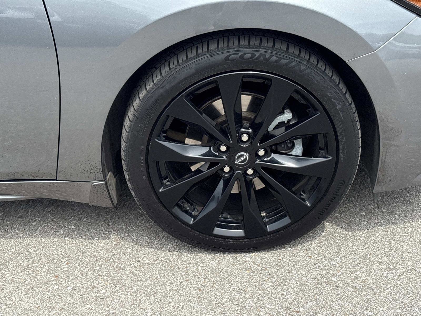 Used 2023 Nissan Maxima SR w/ Sport Mat Group FWD image 10