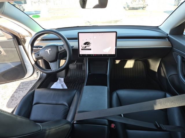 Used 2020 Tesla Model 3 Standard Range RWD image 9