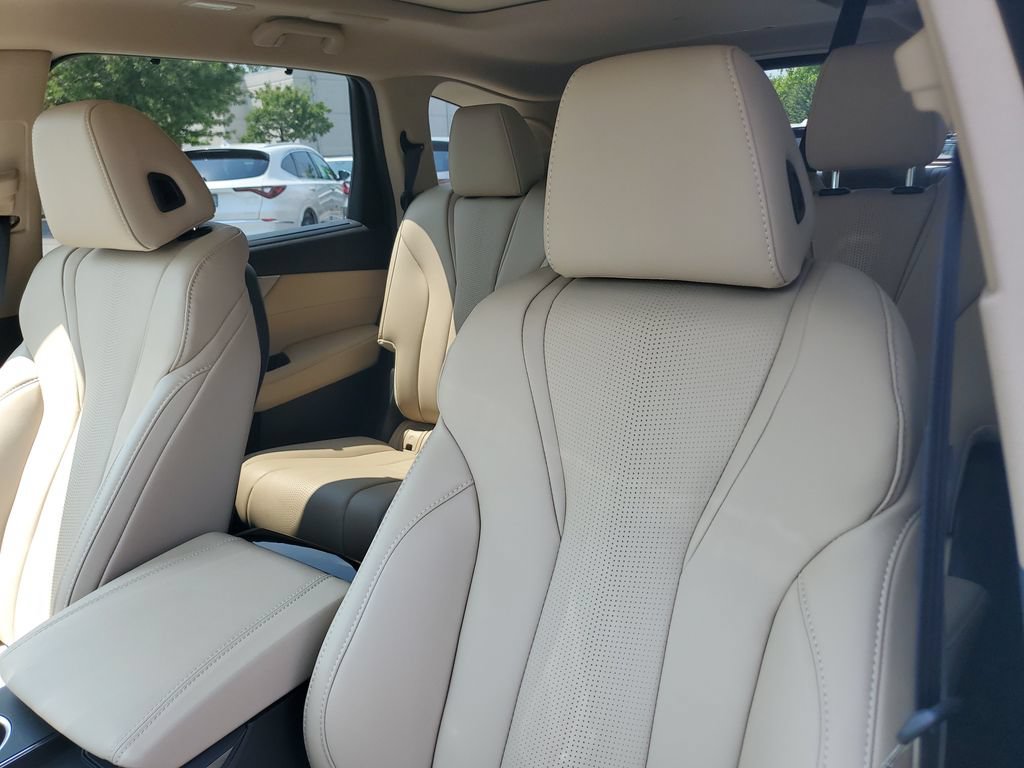 Certified 2026 Acura MDX w/ Technology Package FWD image 18