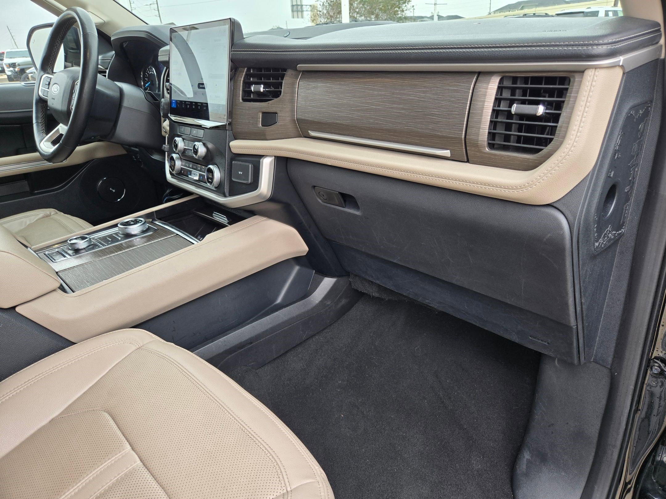 Used 2023 Ford Expedition Limited image 33