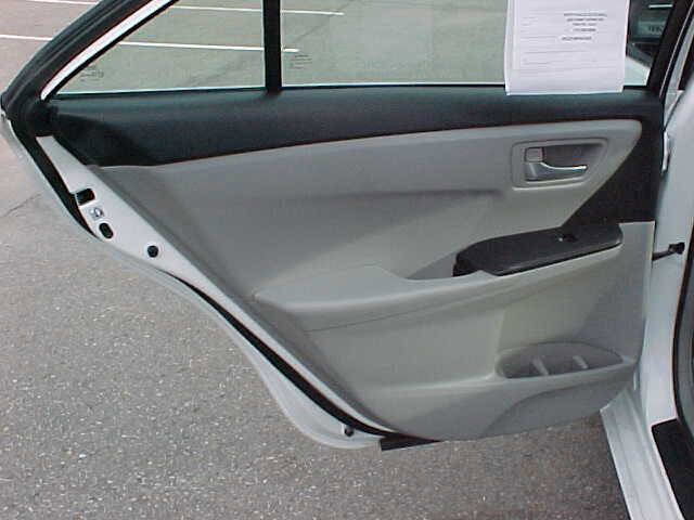 Used 2016 Toyota Camry LE image 16