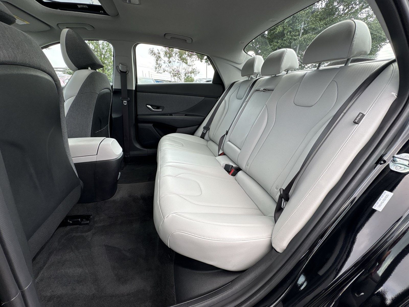 Used 2025 Hyundai Elantra Limited FWD image 25