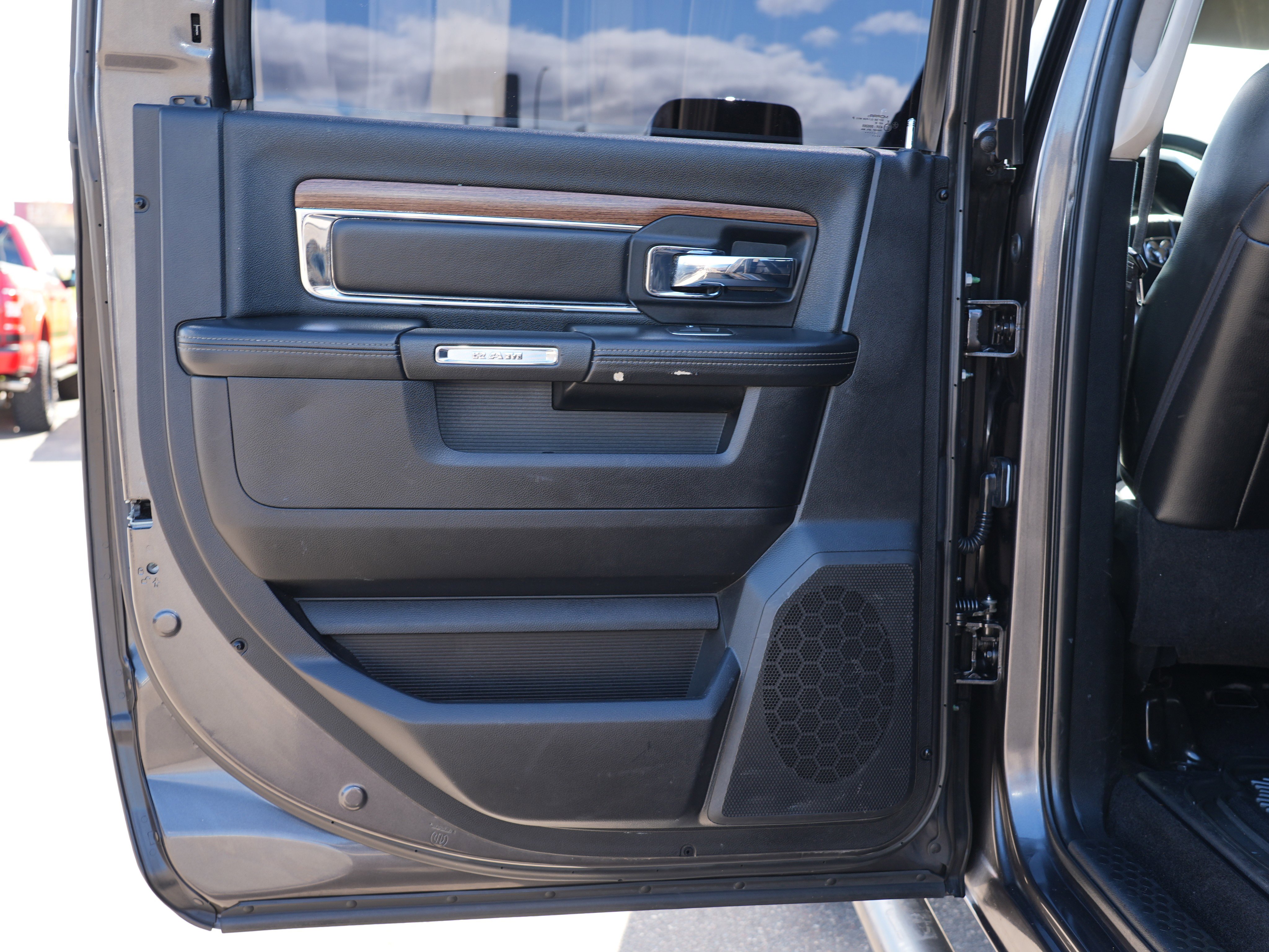 Used 2014 RAM 2500 Laramie AWD/4WD image 19