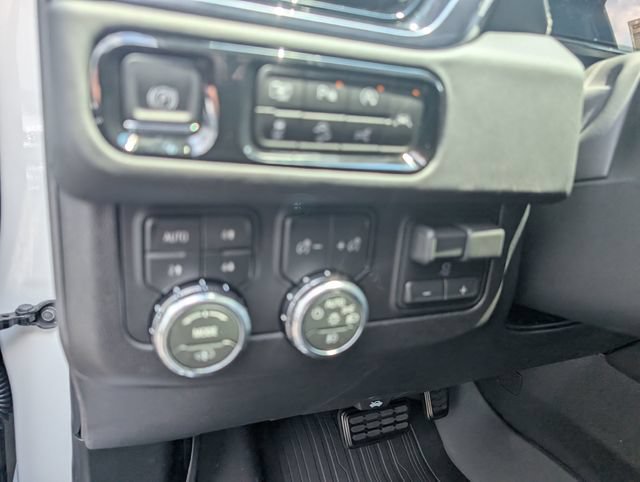 New 2026 GMC Yukon AT4 Ultimate AWD/4WD image 16