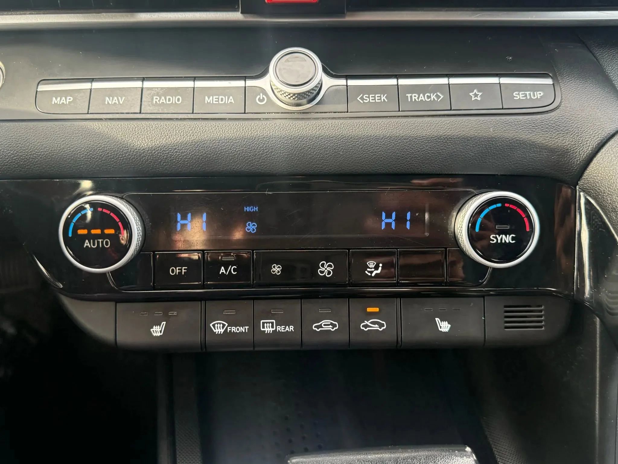 Used 2023 Hyundai Elantra SEL w/ Convenience Package image 25